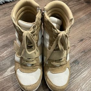 Simply Vera vera Wang sneaker wedges tan & white size 7.5